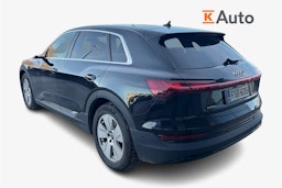 musta Audi e-tron 2021 kuva 2.