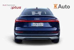 Sininen Audi e-tron 2021 kuva 3.