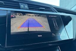 Sininen Audi e-tron 2021 kuva 16.