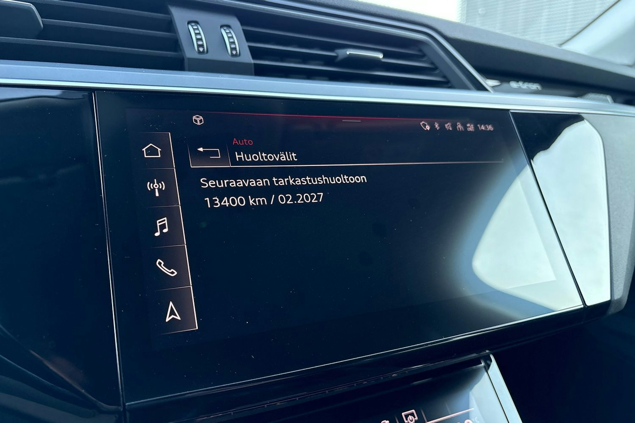 Sininen Audi e-tron 2021 kuva 17.