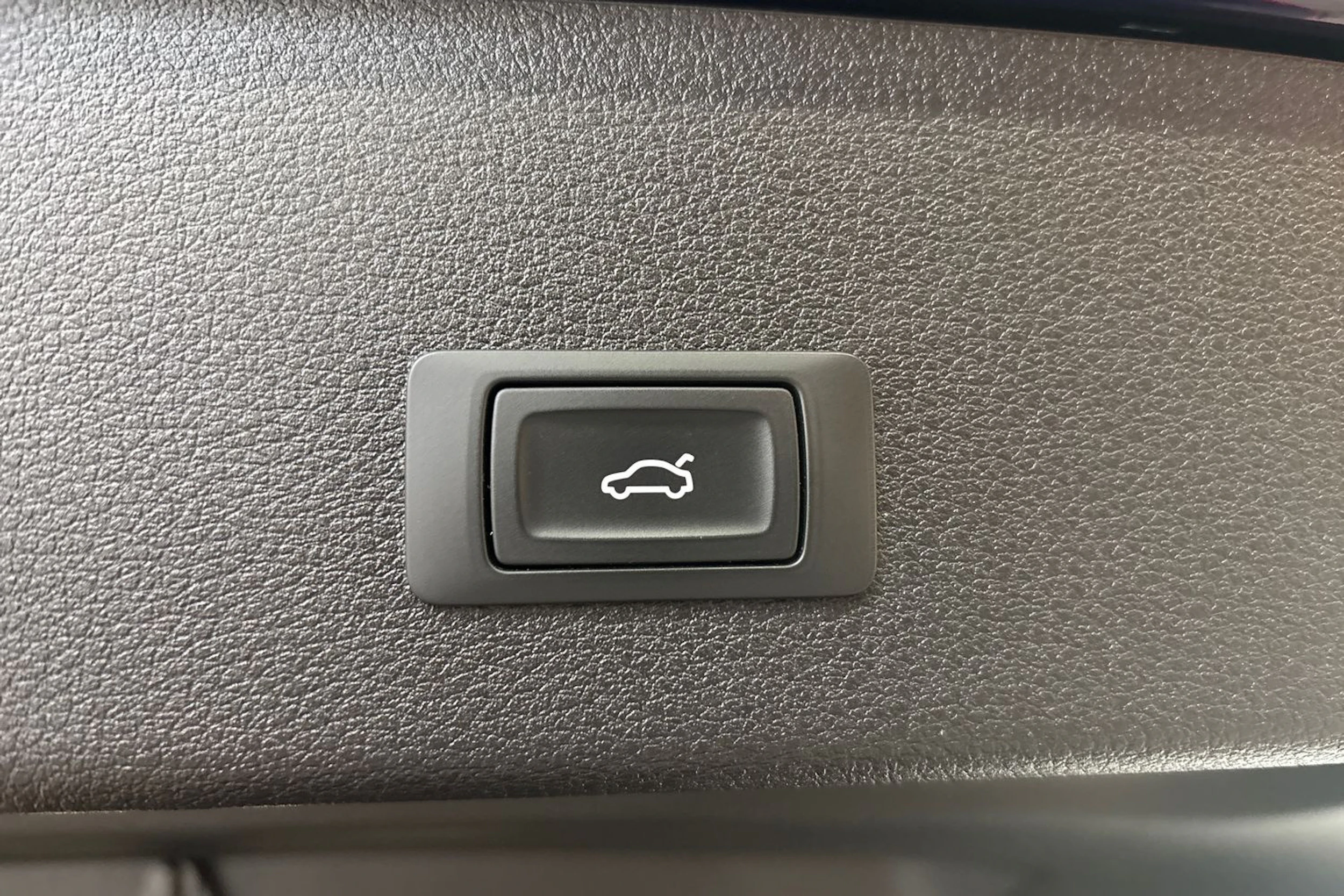 sininen Audi e-tron 2021 kuva 23.