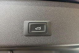 sininen Audi e-tron 2021 kuva 23.