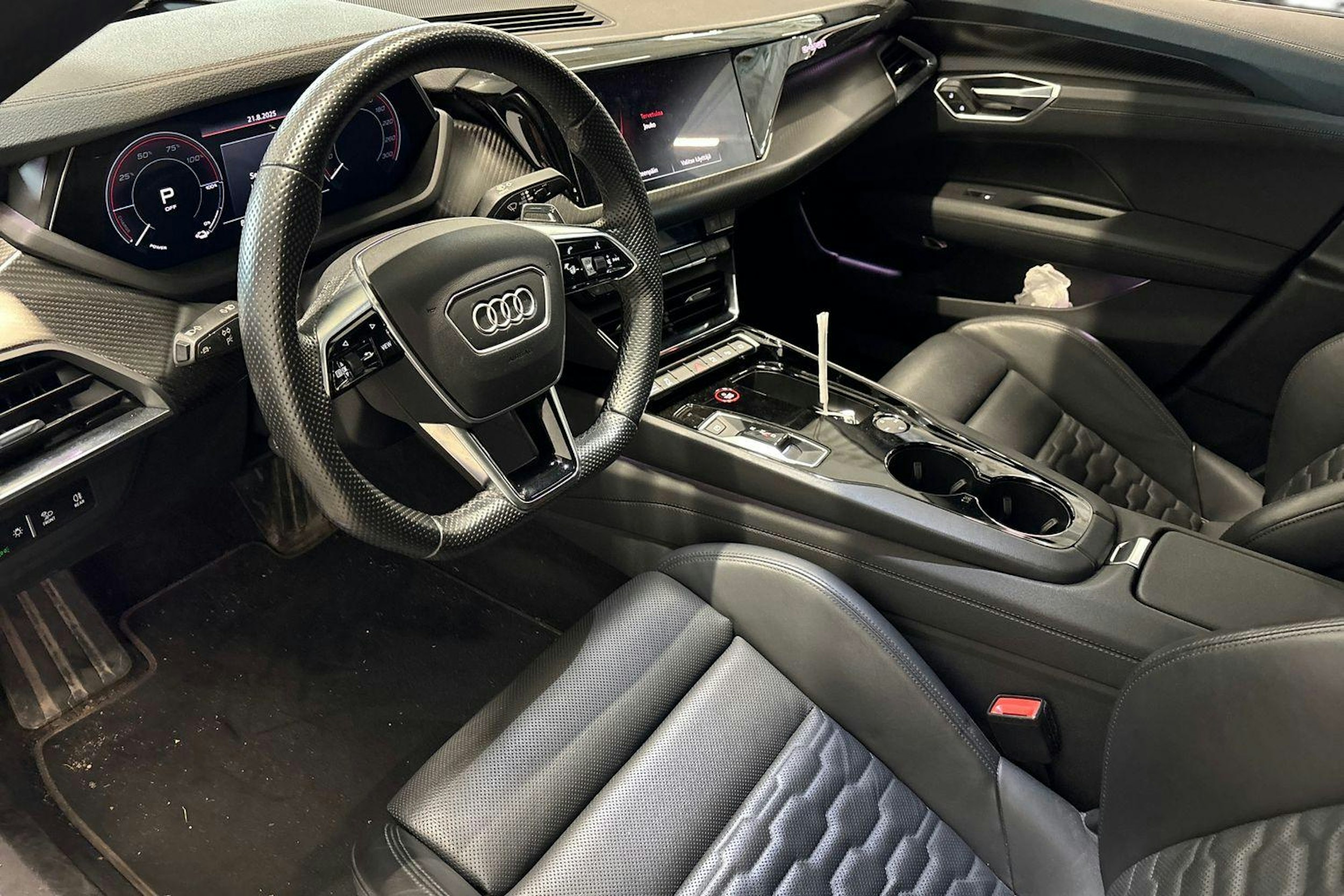 harmaa Audi e-tron 2021 kuva 3.