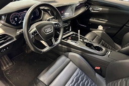 harmaa Audi e-tron 2021 kuva 3.