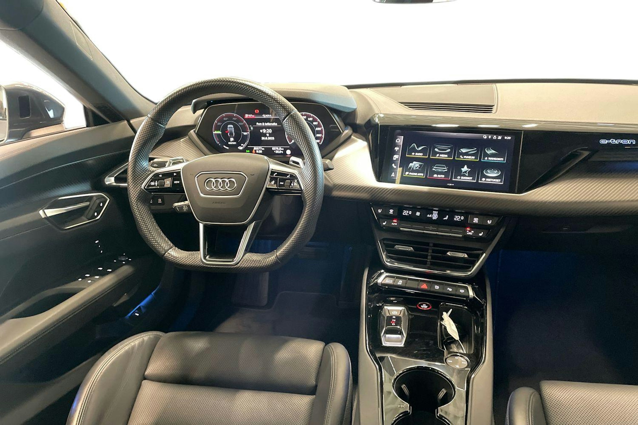 harmaa Audi e-tron GT 2021 kuva 9.