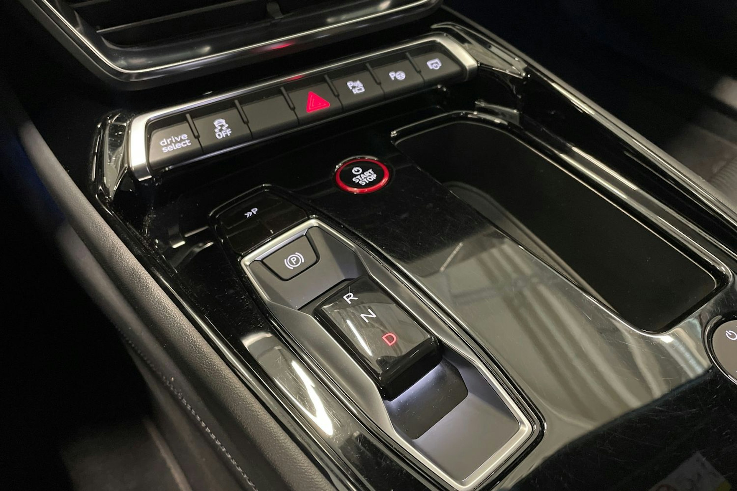 harmaa Audi e-tron GT 2021 kuva 38.