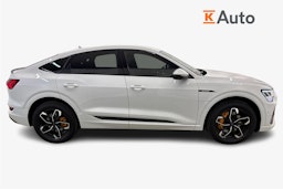 Valkoinen Audi e-tron 2021 kuva 6.