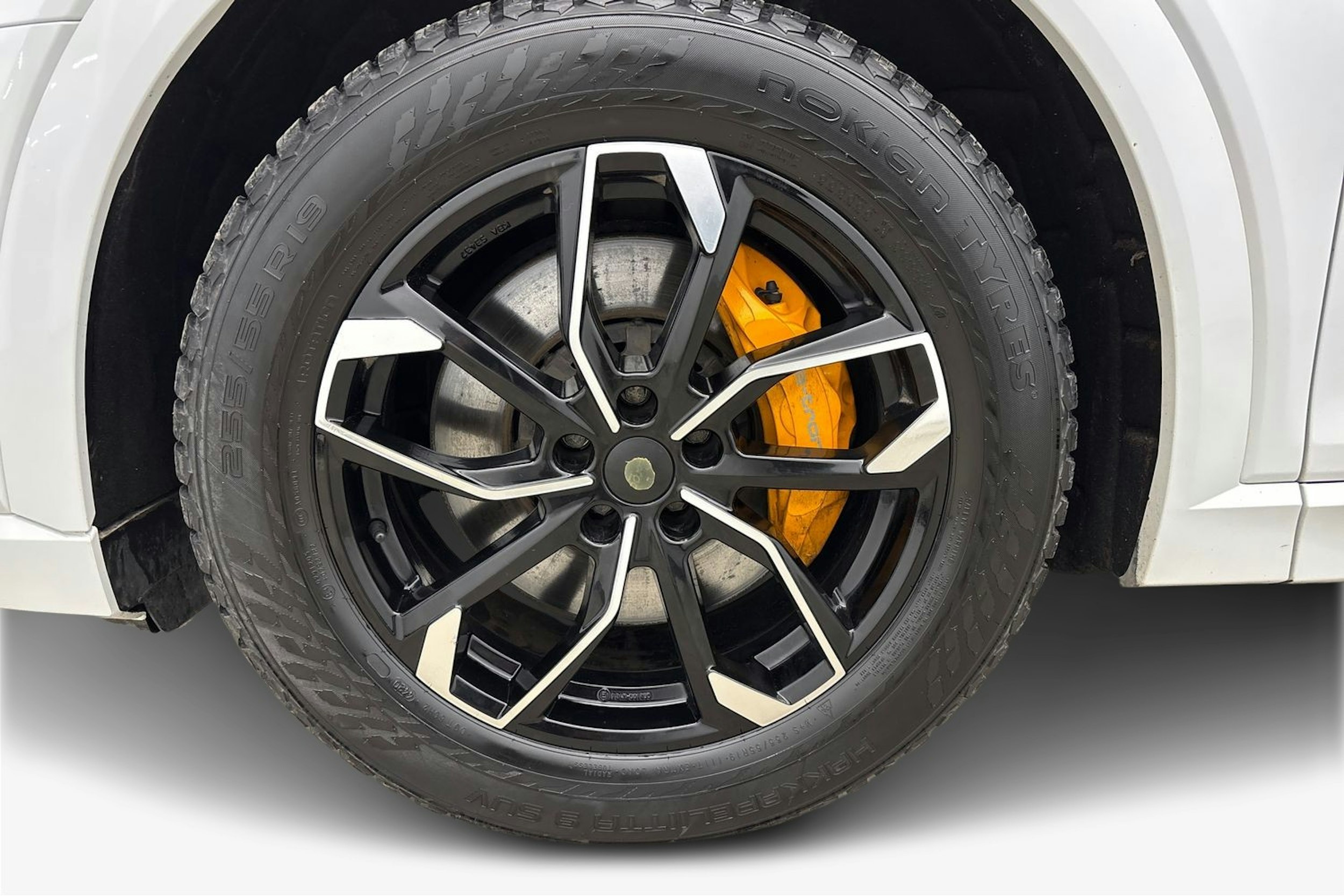 Valkoinen Audi e-tron 2021 kuva 11.