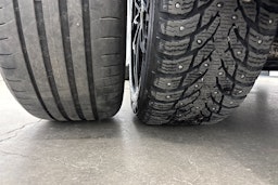 Valkoinen Audi e-tron 2021 kuva 14.