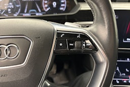 Valkoinen Audi e-tron 2021 kuva 19.