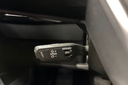 Valkoinen Audi e-tron 2021 kuva 20.