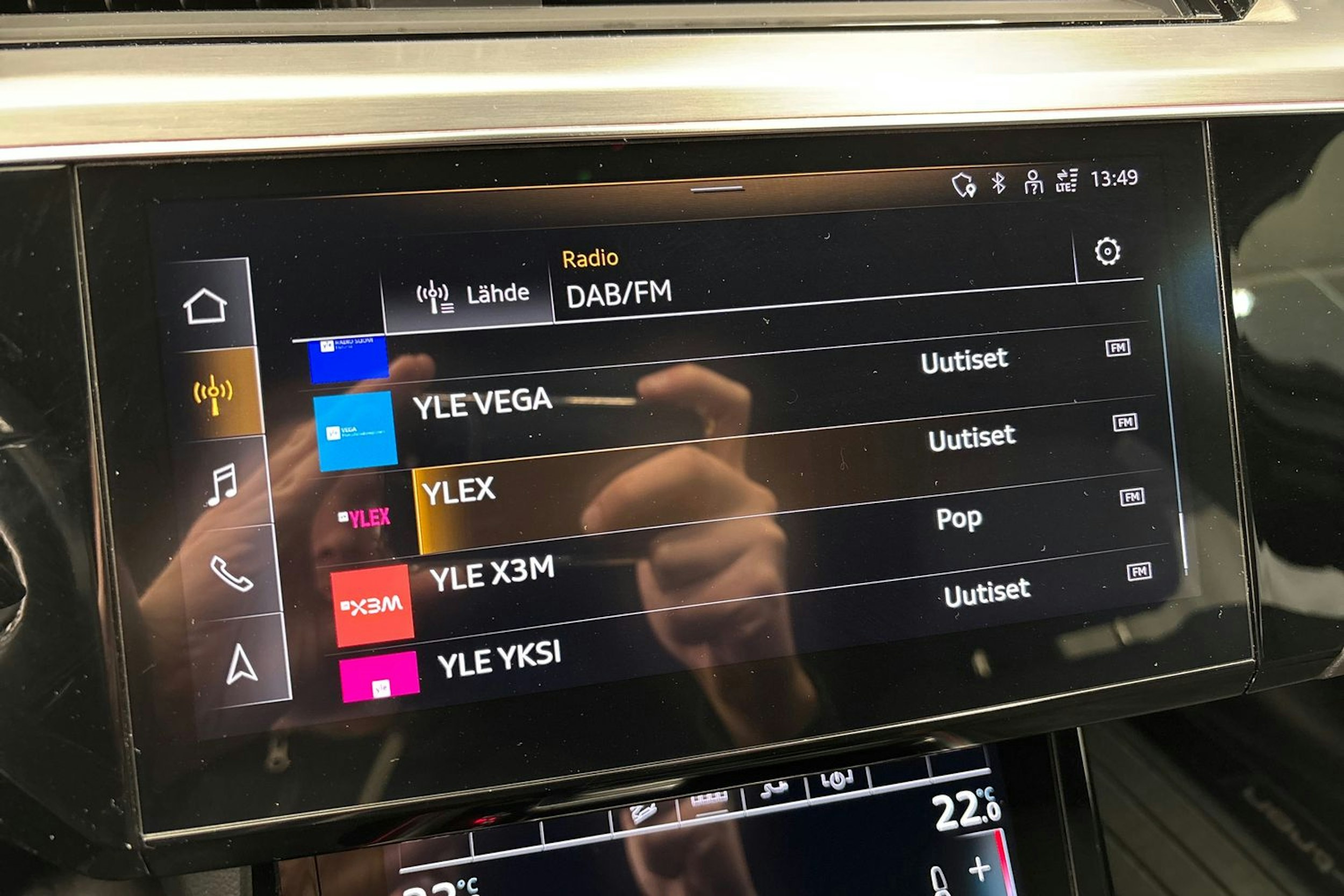 Valkoinen Audi e-tron 2021 kuva 22.