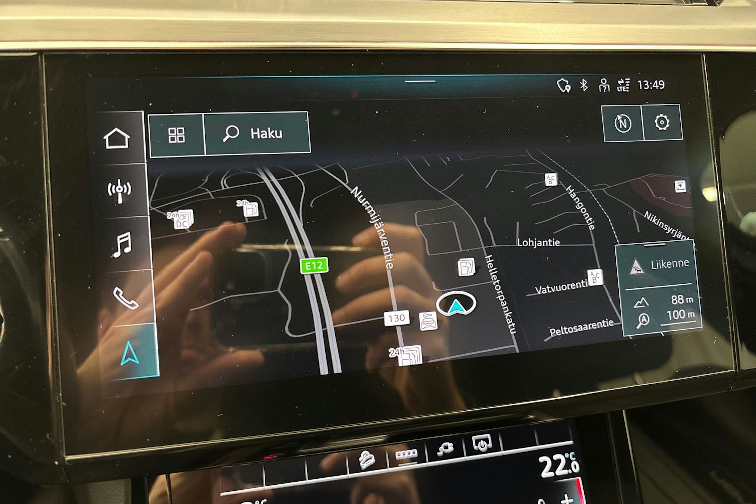 Valkoinen Audi e-tron 2021 kuva 23.