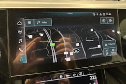 Valkoinen Audi e-tron 2021 kuva 23.