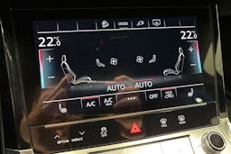 Valkoinen Audi e-tron 2021 kuva 24.