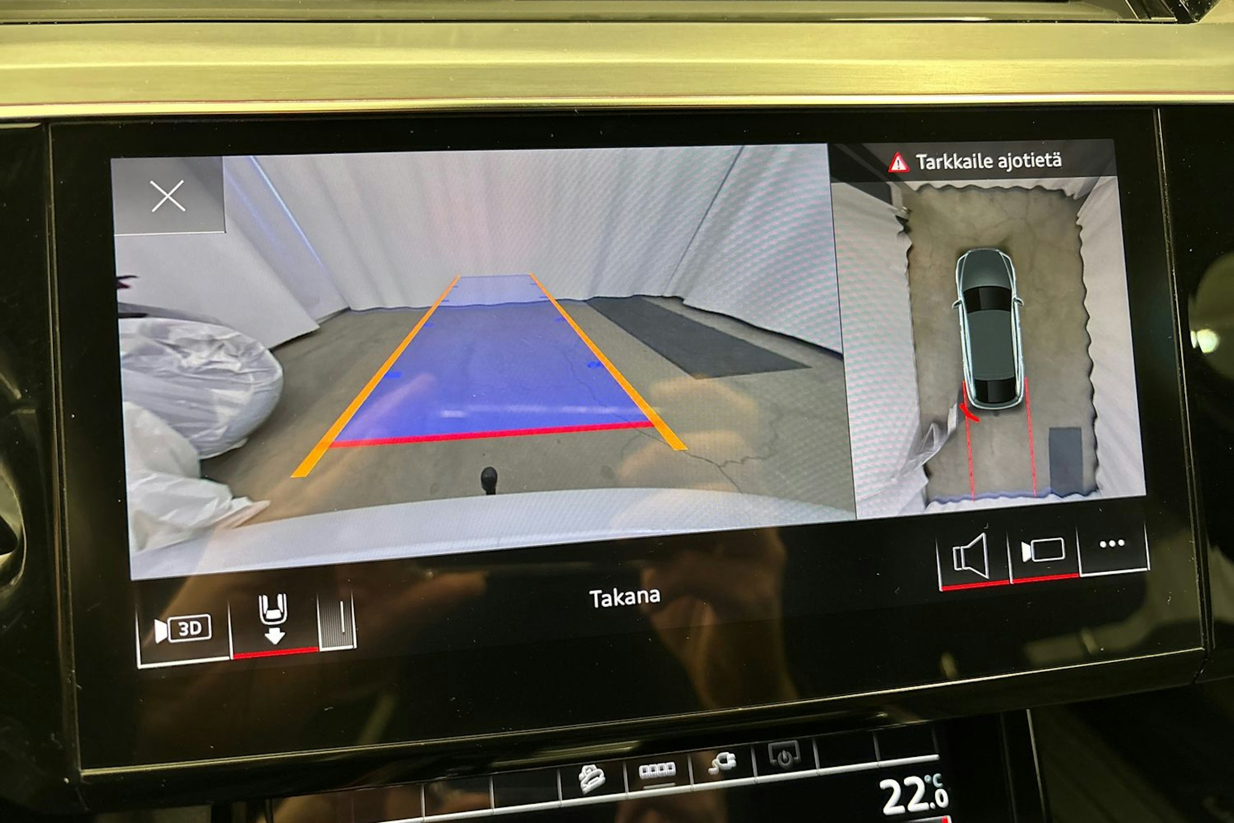 Valkoinen Audi e-tron 2021 kuva 27.