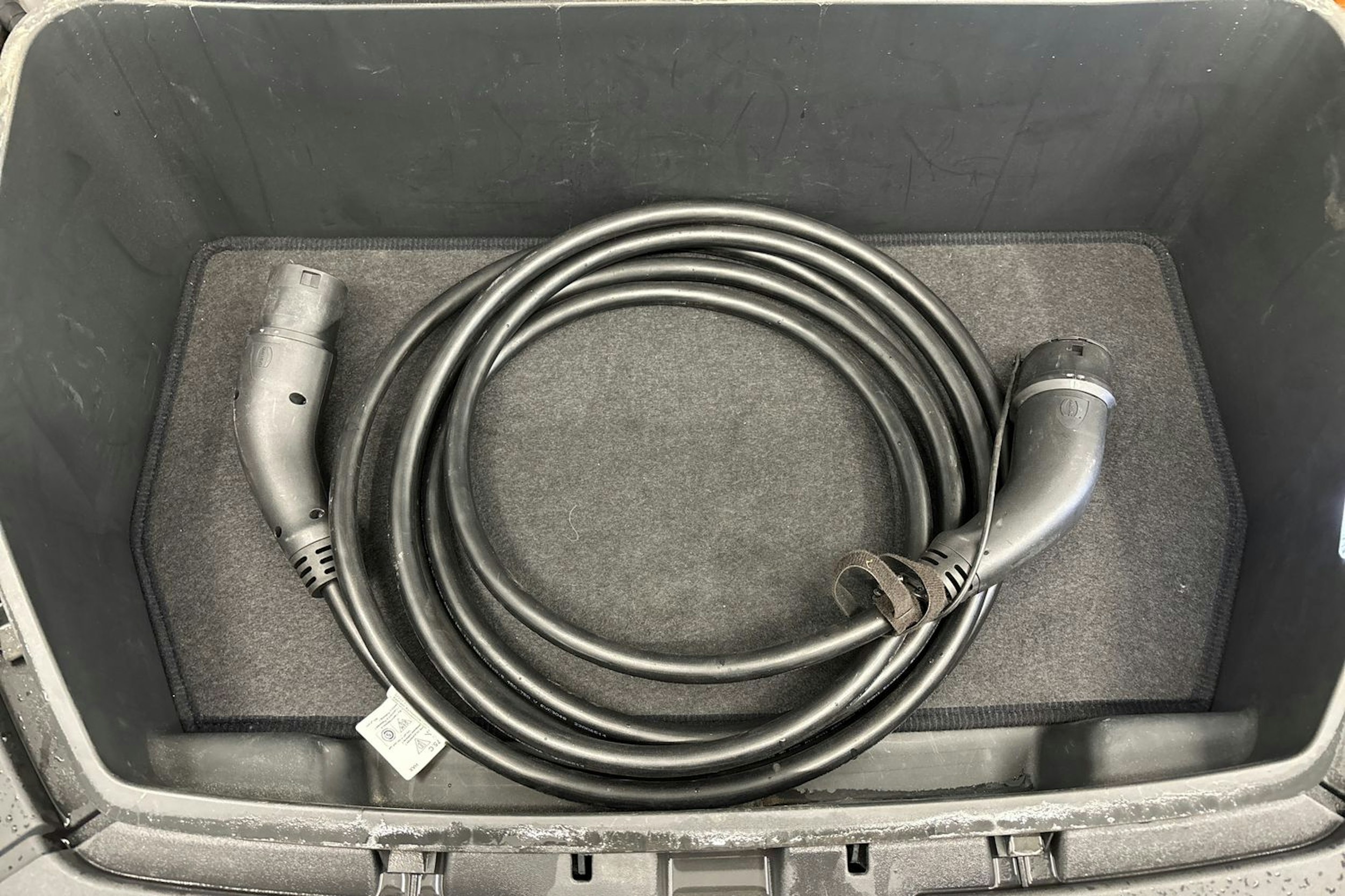 Valkoinen Audi e-tron 2021 kuva 28.