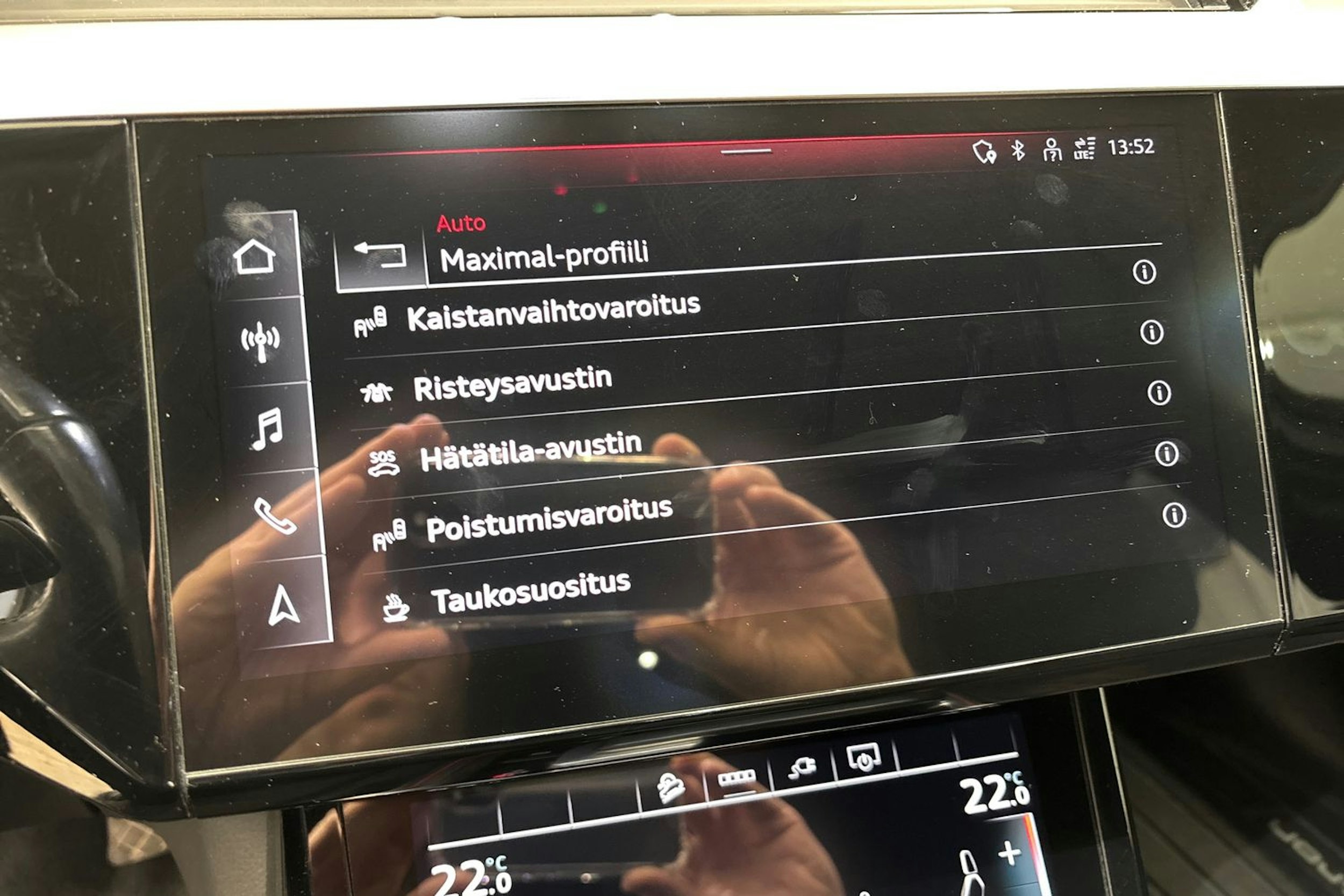 Valkoinen Audi e-tron 2021 kuva 29.