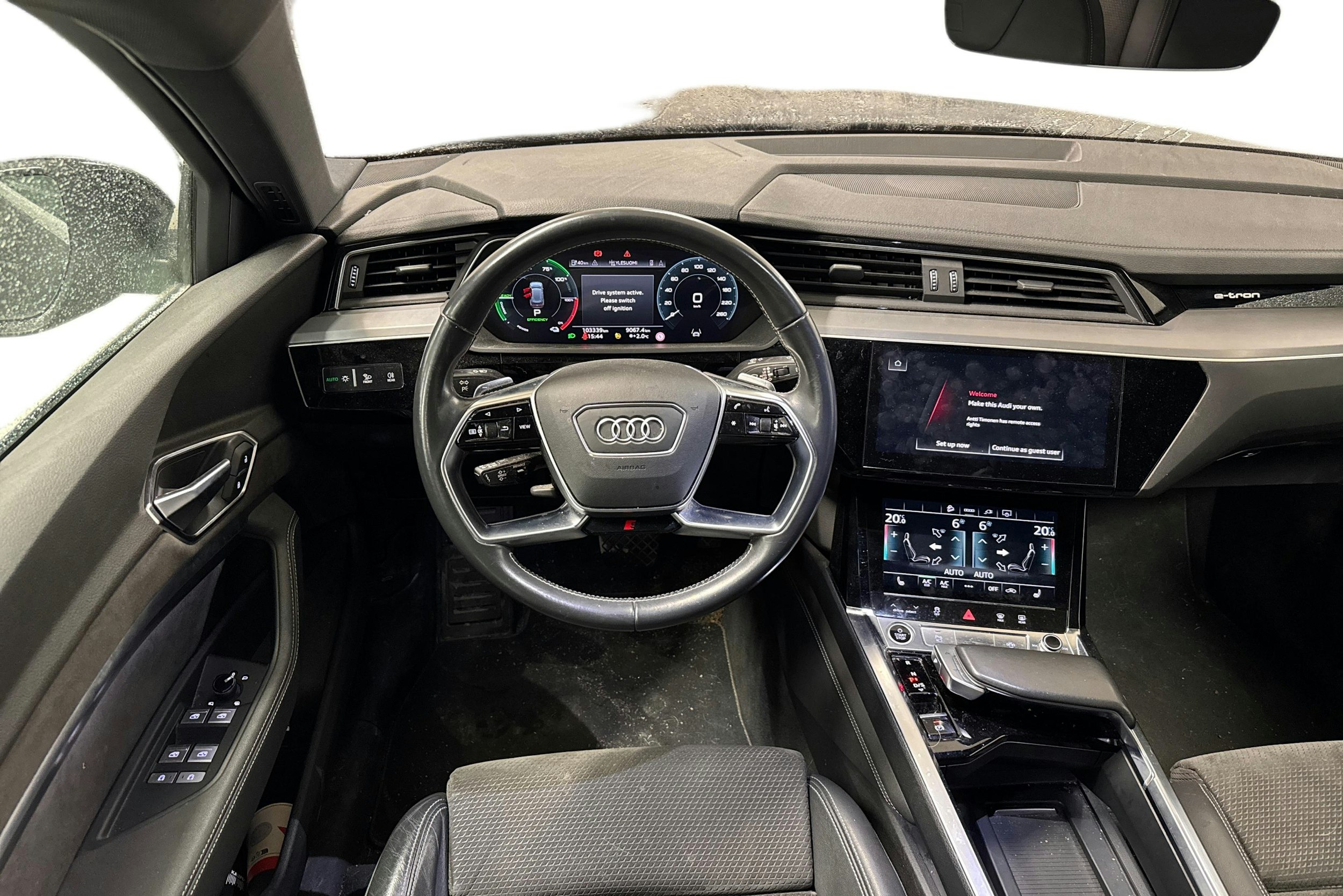 Musta Audi e-tron 2021 kuva 3.