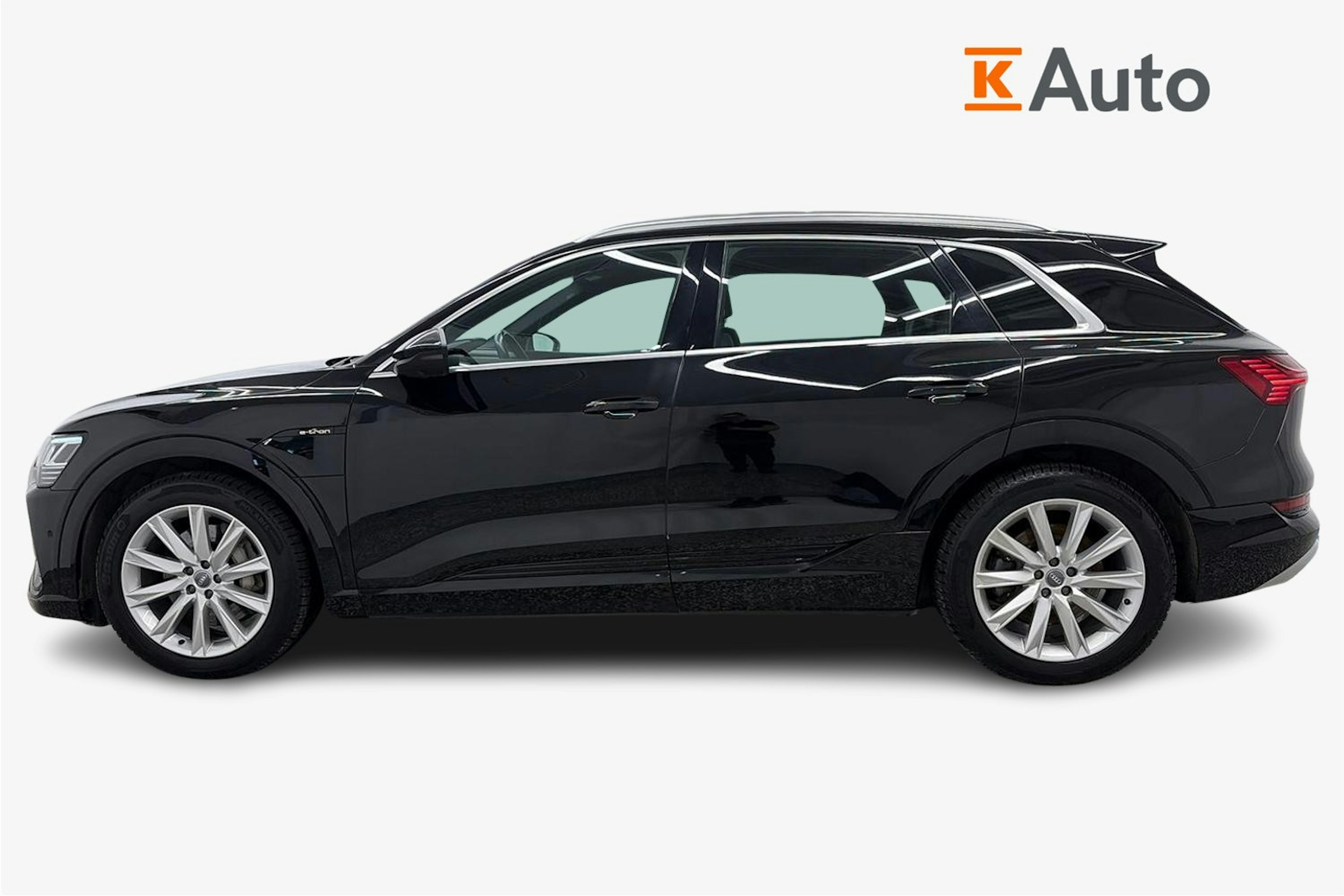 Musta Audi e-tron 2021 kuva 6.