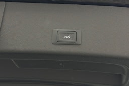 Musta Audi e-tron 2021 kuva 14.