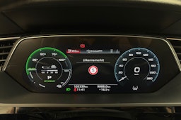 Musta Audi e-tron 2021 kuva 16.