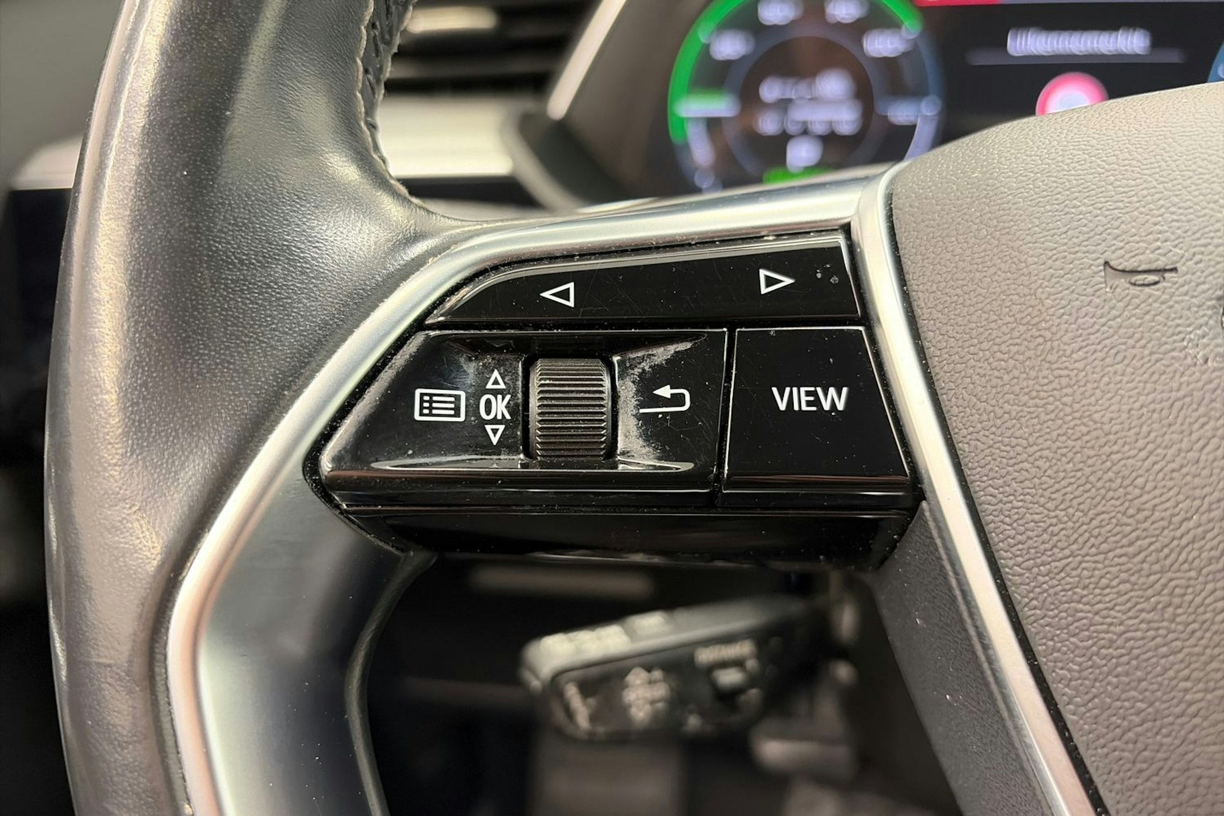 Musta Audi e-tron 2021 kuva 17.