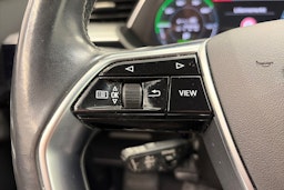 Musta Audi e-tron 2021 kuva 17.