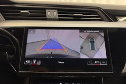 Musta Audi e-tron 2021 kuva 21.