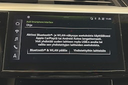 Musta Audi e-tron 2021 kuva 22.