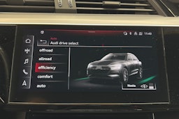 Musta Audi e-tron 2021 kuva 23.