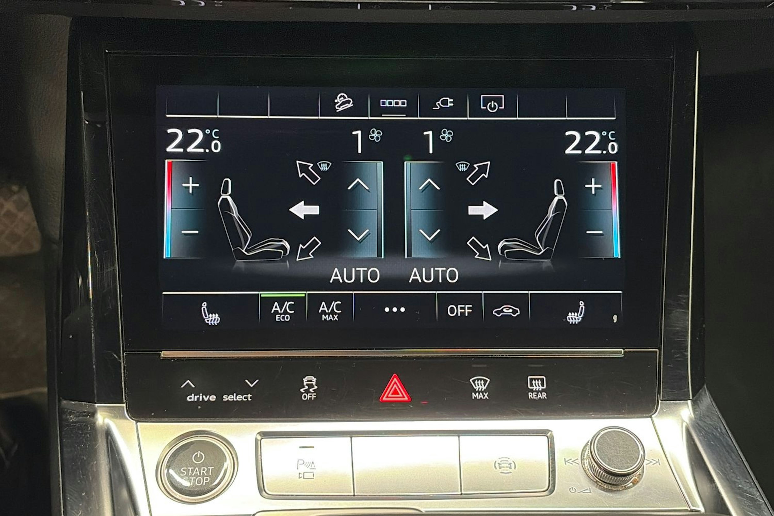 Musta Audi e-tron 2021 kuva 25.