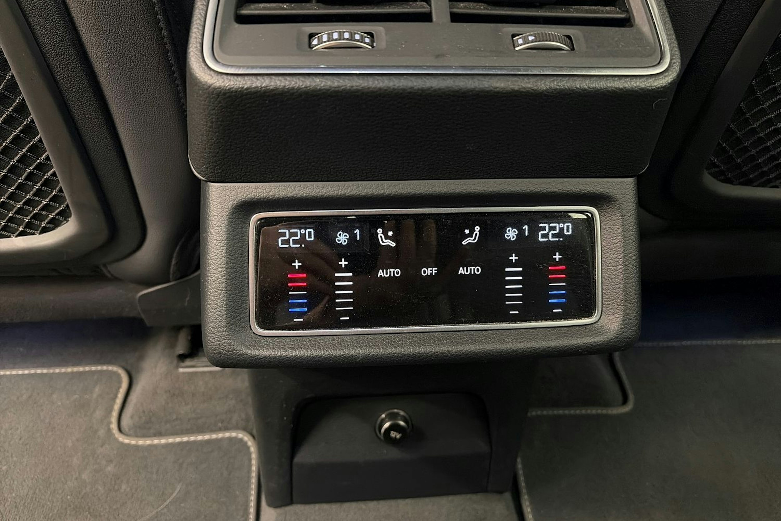 Musta Audi e-tron 2021 kuva 26.