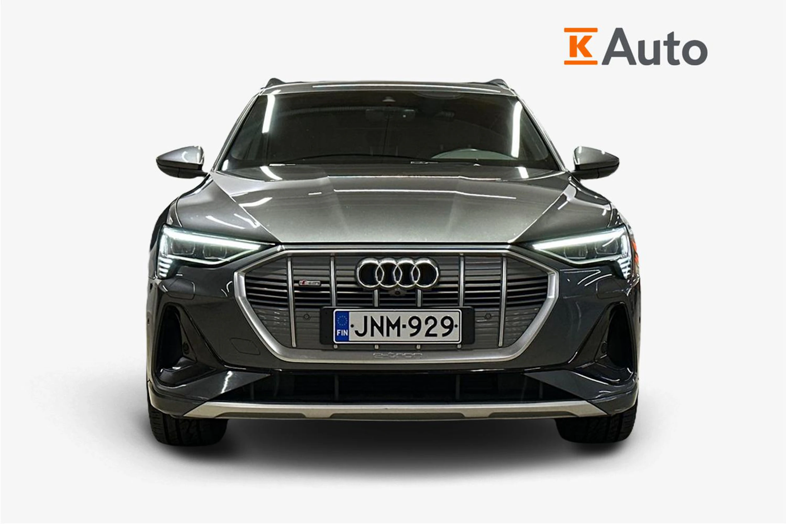 Harmaa Audi e-tron 2021 kuva 4.