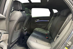 Harmaa Audi e-tron 2021 kuva 8.