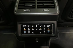 Harmaa Audi e-tron 2021 kuva 14.