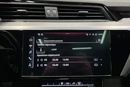 Harmaa Audi e-tron 2021 kuva 25.