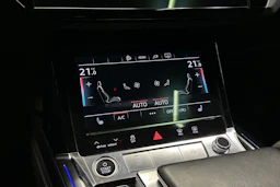 Harmaa Audi e-tron 2021 kuva 27.