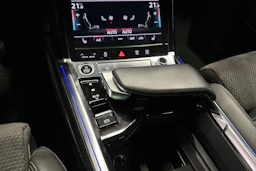 Harmaa Audi e-tron 2021 kuva 28.