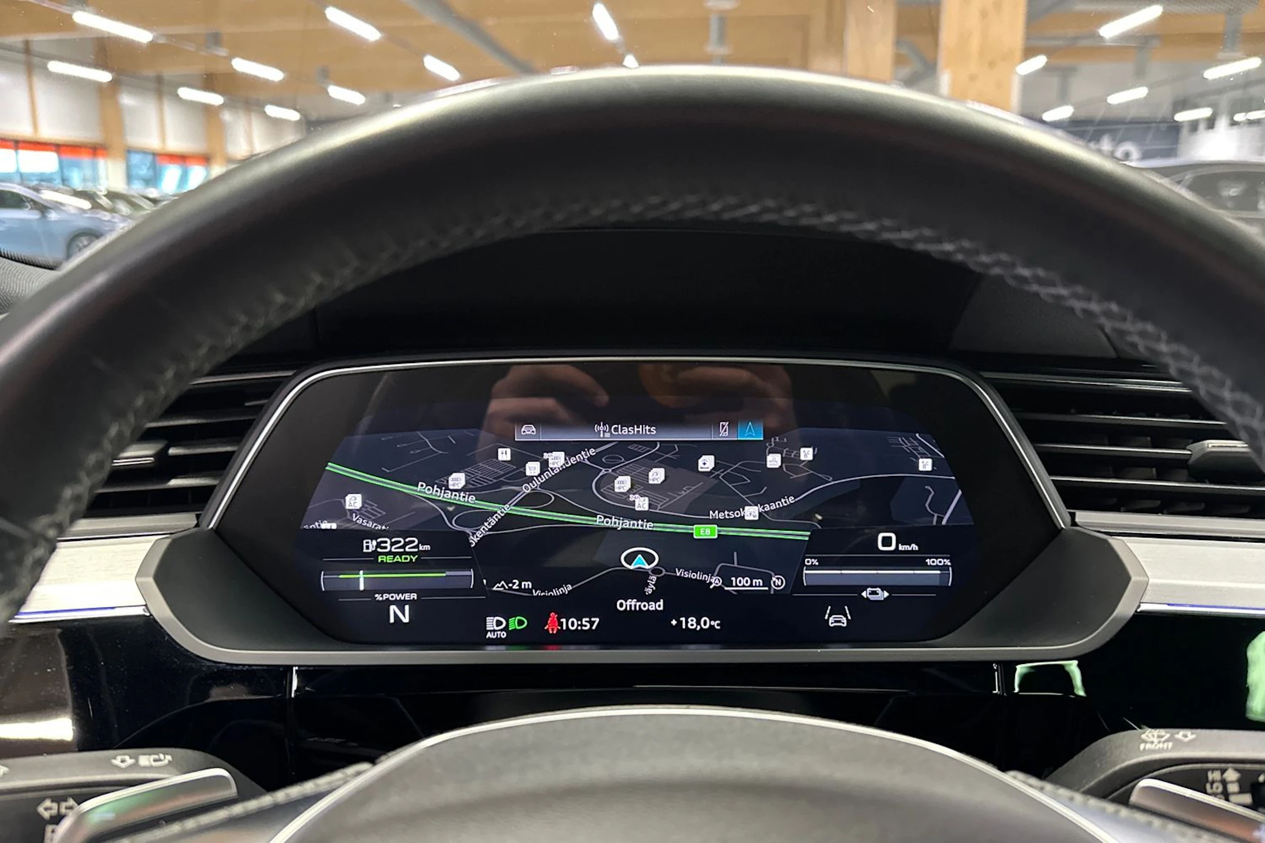 Harmaa Audi e-tron 2021 kuva 29.