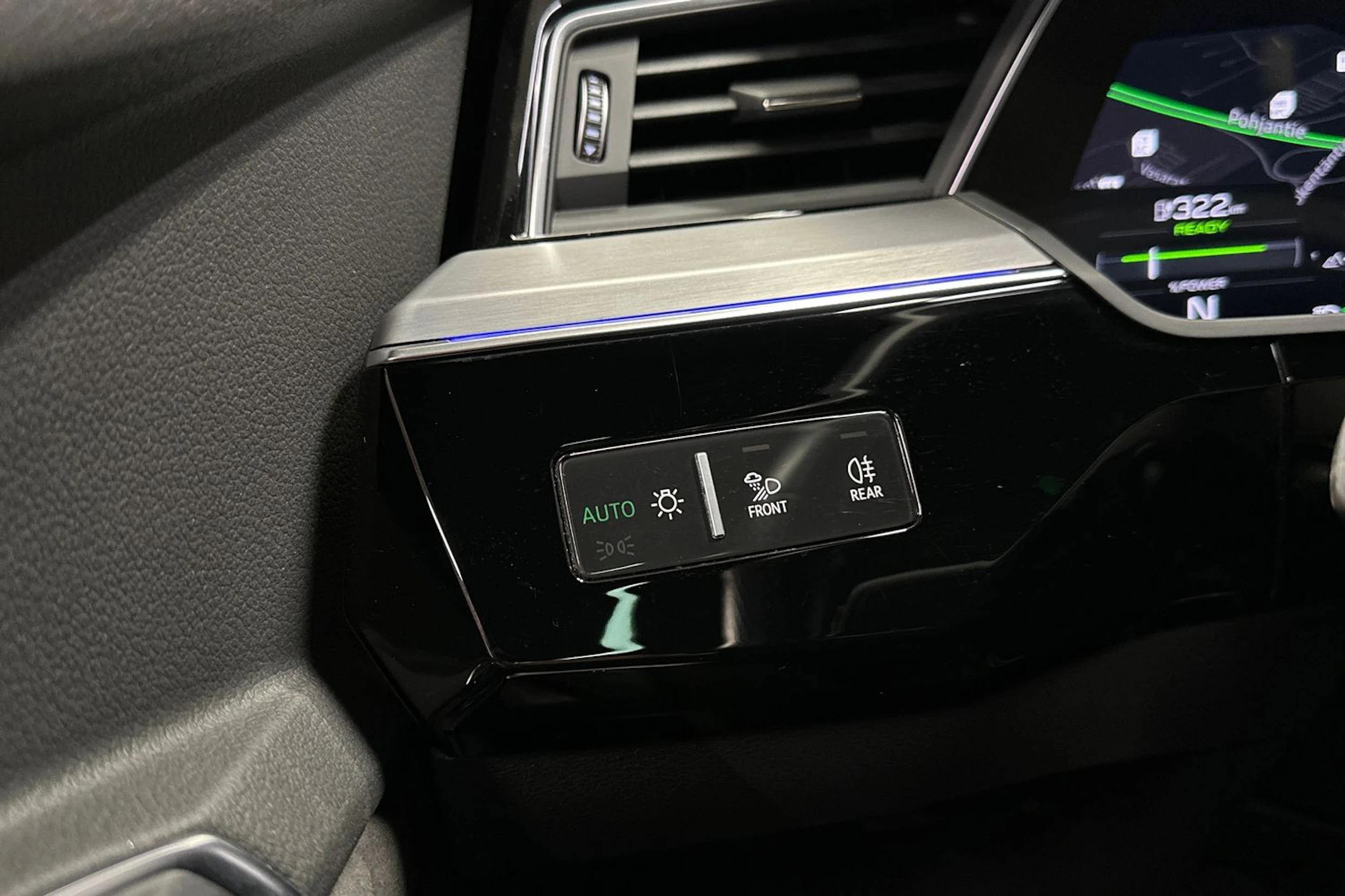 Harmaa Audi e-tron 2021 kuva 33.