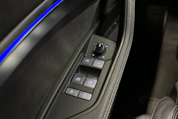 Harmaa Audi e-tron 2021 kuva 34.