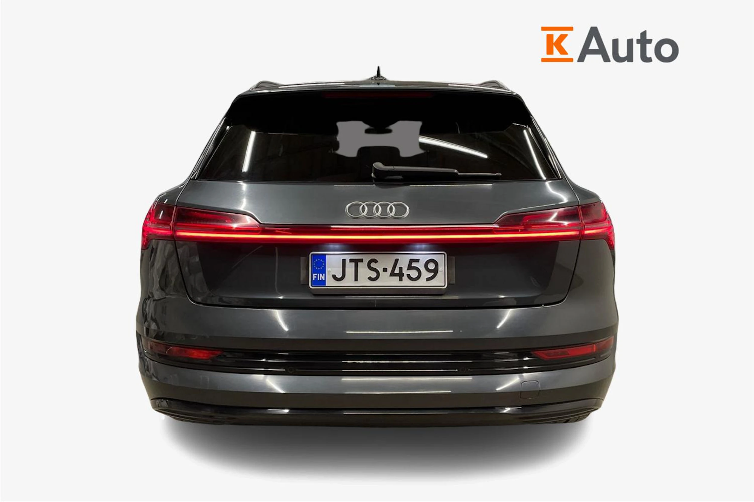 Harmaa Audi e-tron 2021 kuva 4.