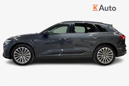 Harmaa Audi e-tron 2021 kuva 7.
