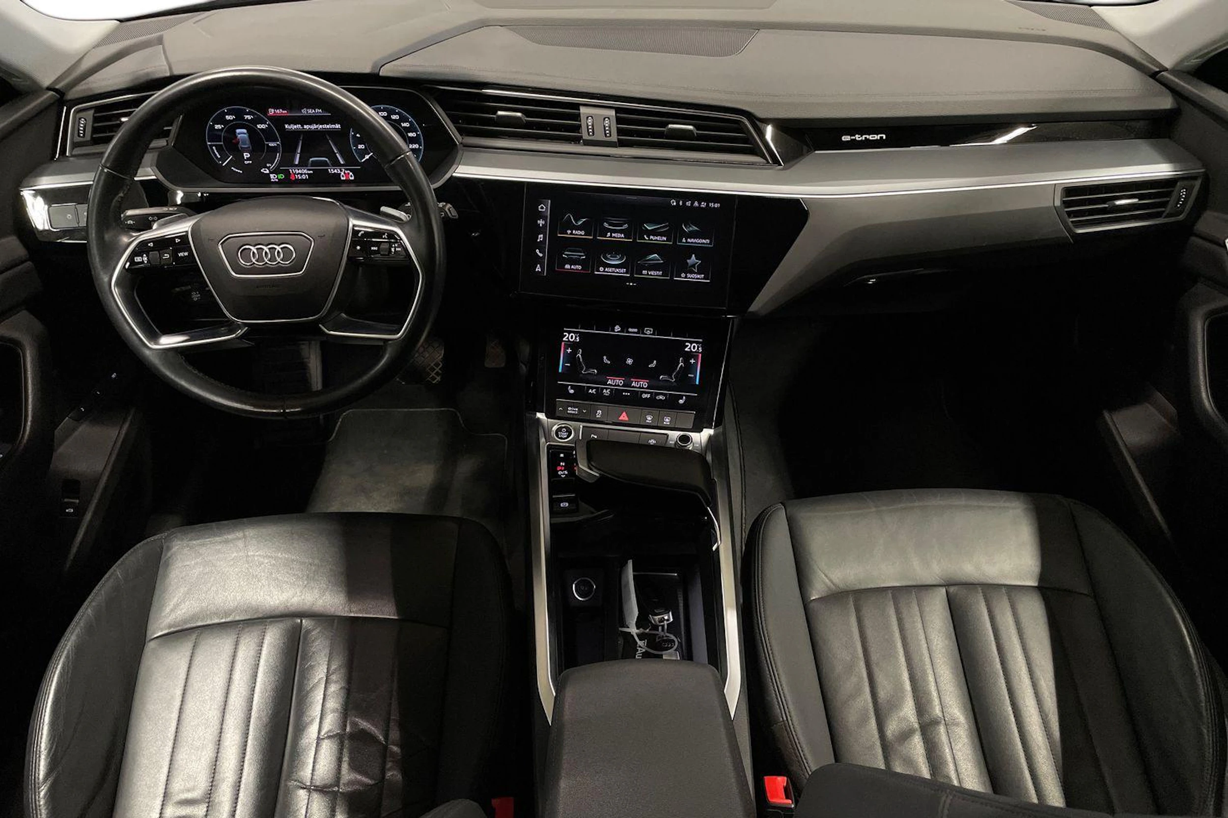 Harmaa Audi e-tron 2021 kuva 9.