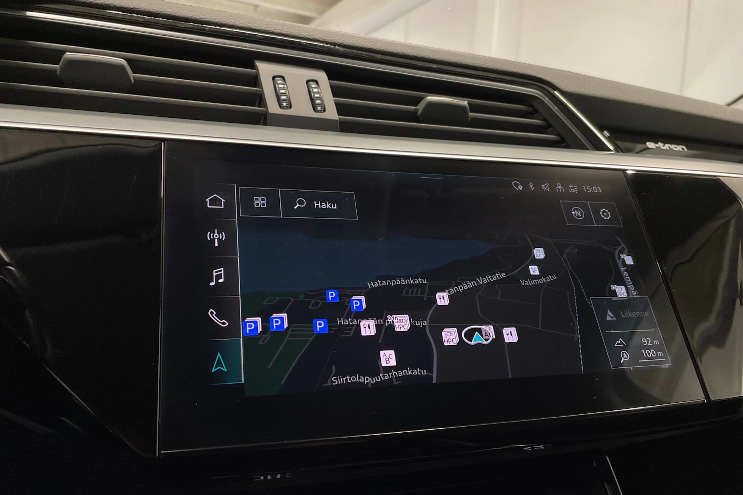 Harmaa Audi e-tron 2021 kuva 23.