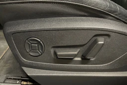 Harmaa Audi e-tron 2021 kuva 29.
