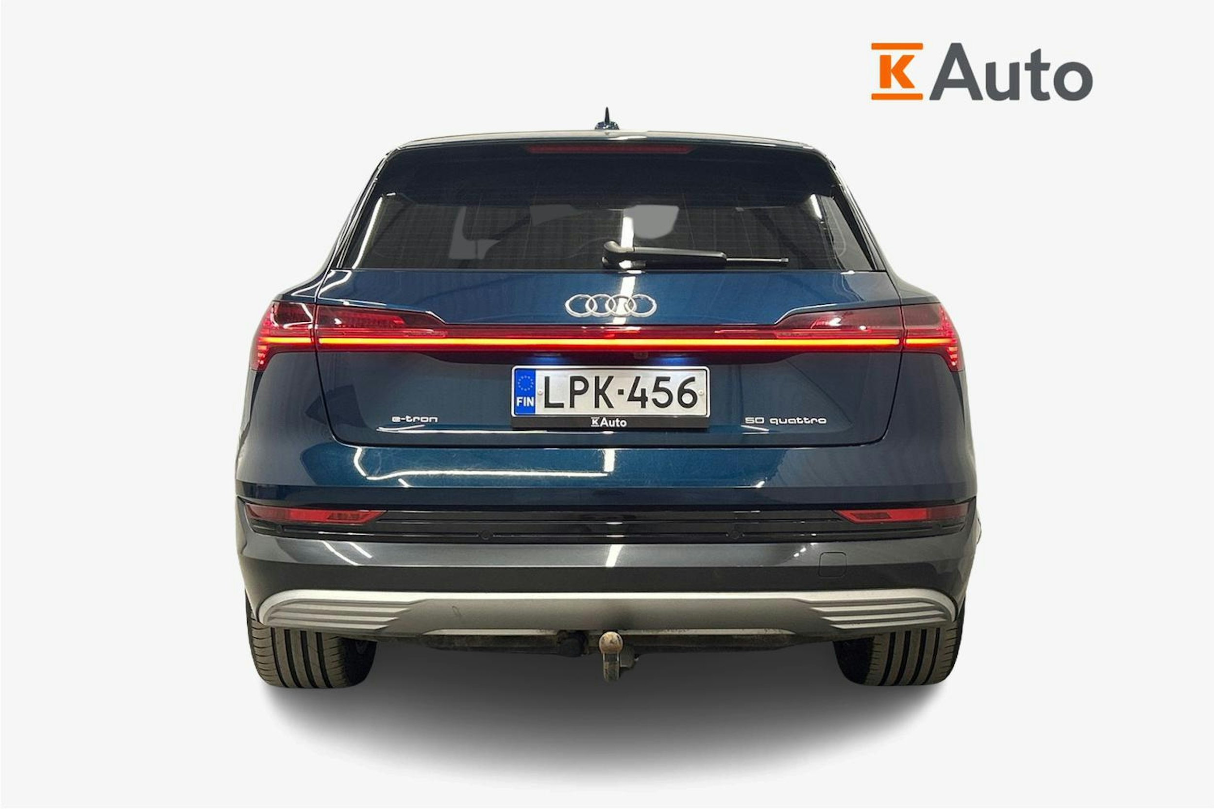 sininen Audi e-tron 2021 kuva 3.