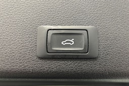 sininen Audi e-tron 2021 kuva 17.