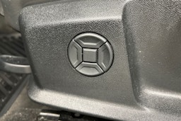 sininen Audi e-tron 2021 kuva 18.